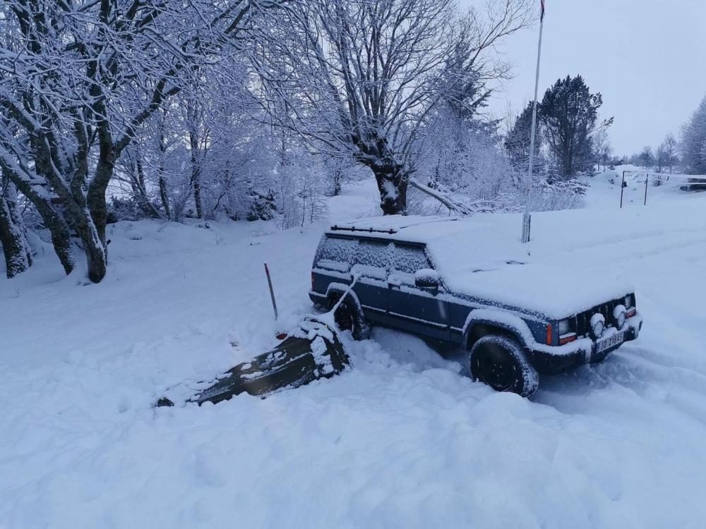Jeep i snø.jpg